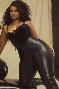 Black Velvet Cupped Corset Top 36 Black Velvet Cupped Corset Top -Pinkyy Kleider Geschaft aayla black 14