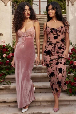 Soft Pink Velvet Midi Dress 26 Soft Pink Velvet Midi Dress -Pinkyy Kleider Geschaft look 09 3981